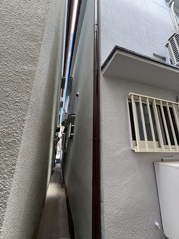 仕上げの塗装と雨どいの塗装が完成