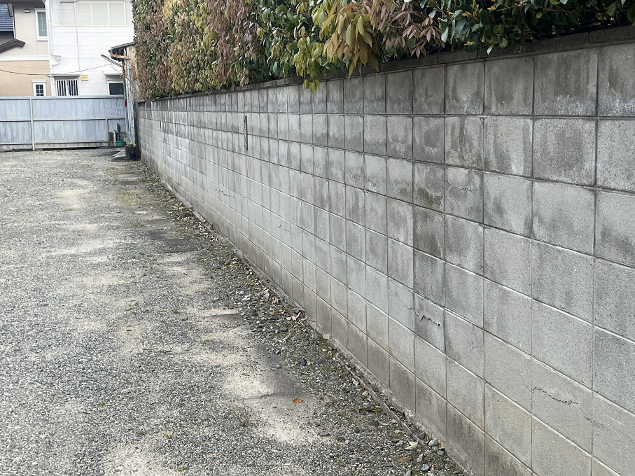 高いブロック塀(工事前)