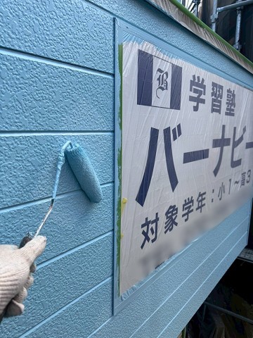 外壁塗装、仕上げ塗り