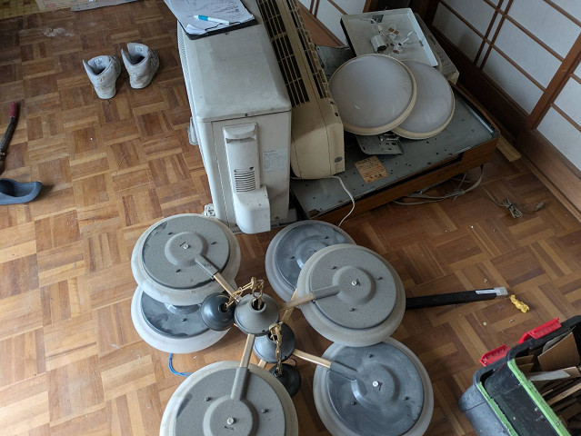 照明器具やエアコンの撤去