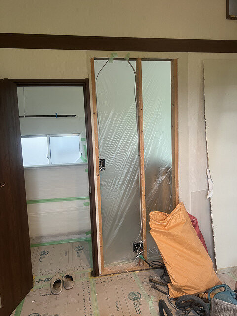 部屋の入口を造る