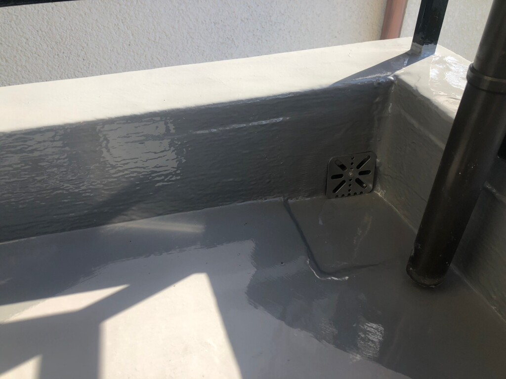 ベランダ防水工事施工後(排水口まわり)
