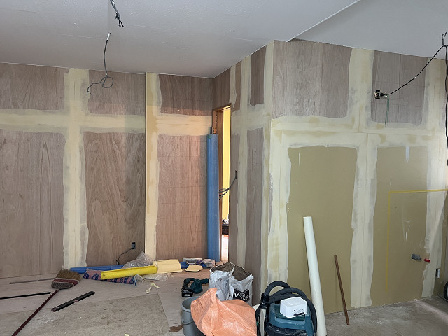 壁紙工事(パテ作業)