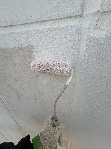 下地塗料を塗る