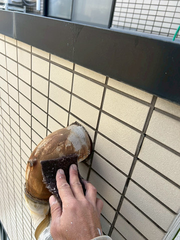 鉄部樋の落ち口もケレンと塗装で補修