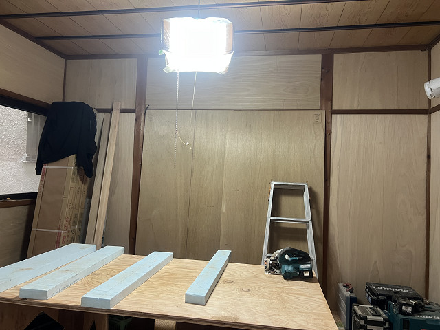 壁の下地(ベニヤ板)