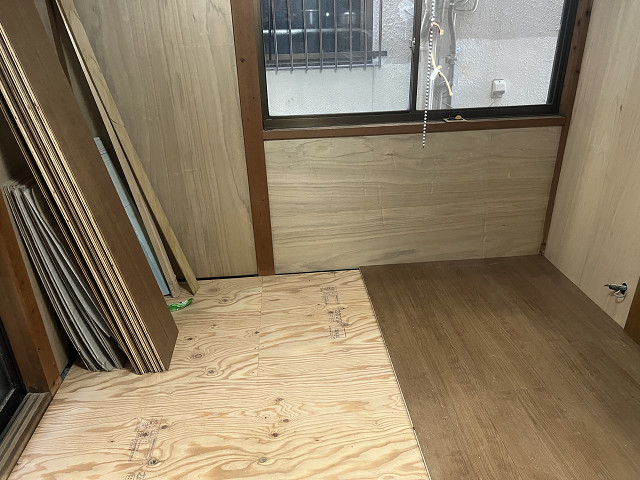 フローリングを貼る