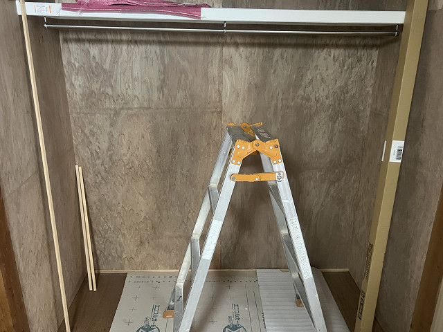 クローゼット造作中