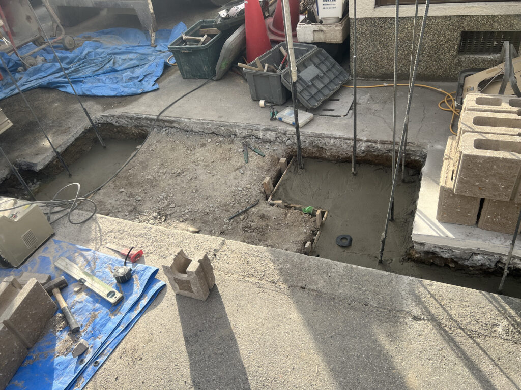 ベースコンクリートを打設