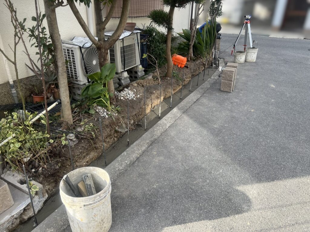 ベースコンクリートを打設