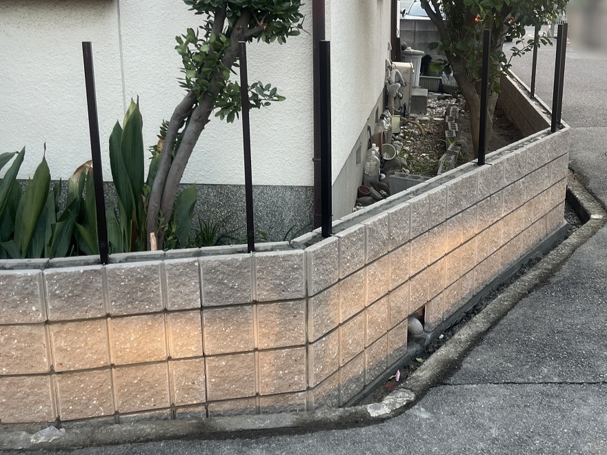 フェンスの柱を設置