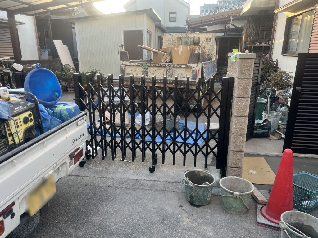 門扉の取り付け作業