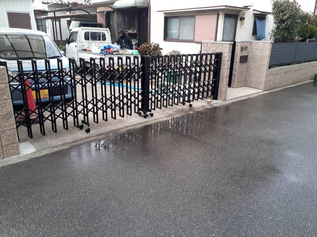 伸縮門扉を設置