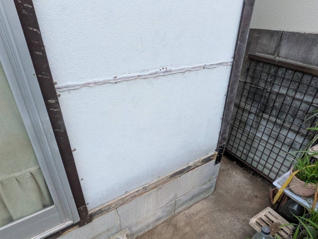 接木をして、金属板で柱、接木、基礎を結束