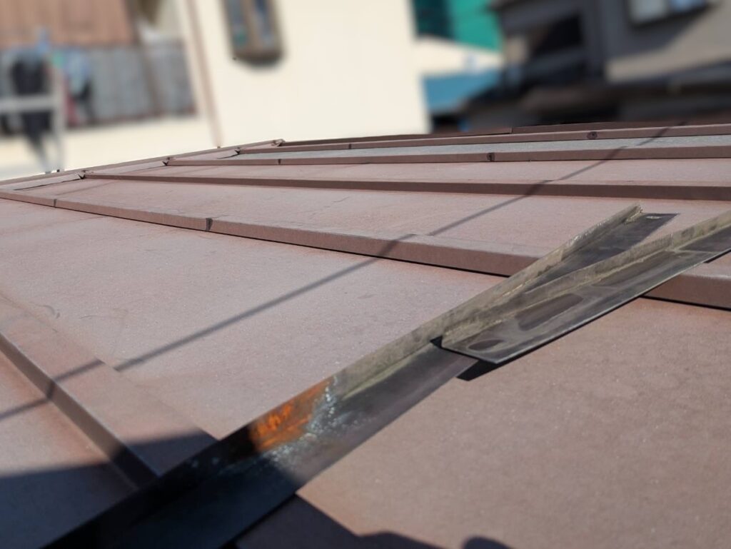 釘の頭をコーキング