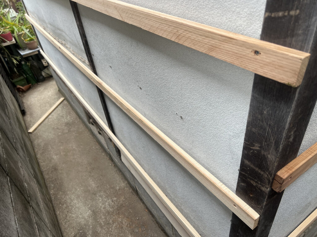 下地の胴縁を設置