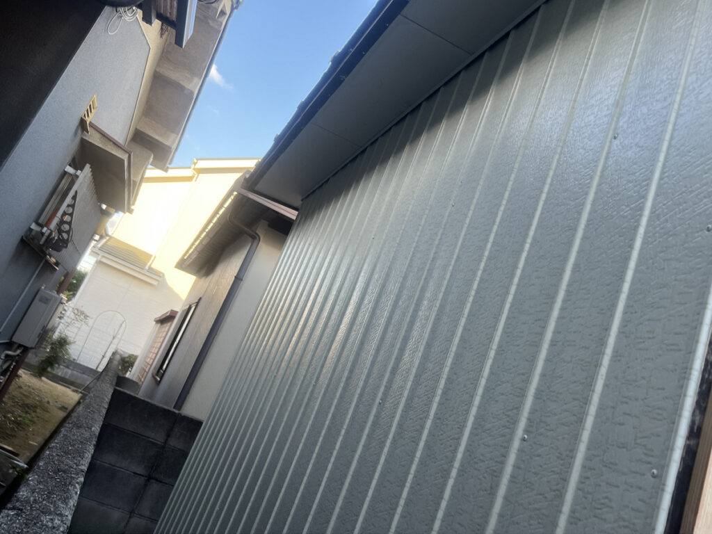 外壁プリント鋼板を設置