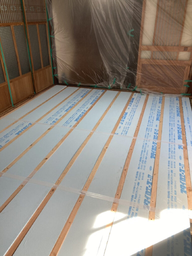床断熱材の設置