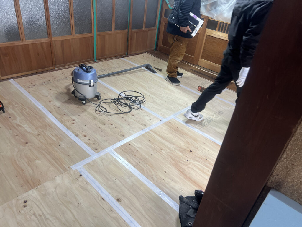 床のベニヤ張り