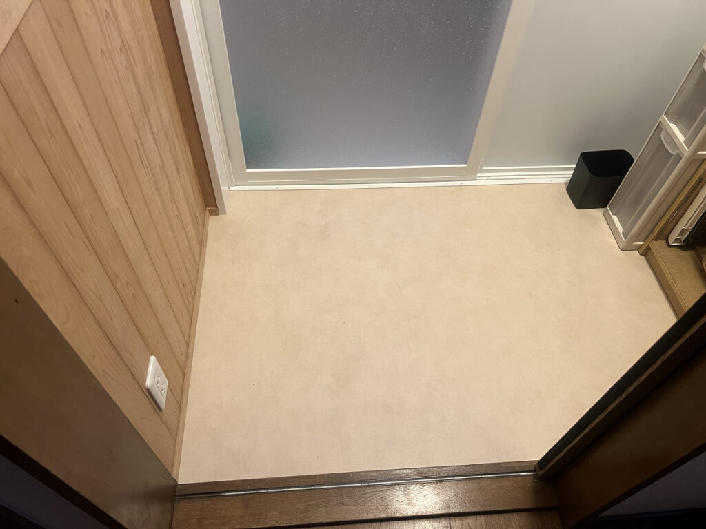 脱衣室の床、クッションフロア貼り