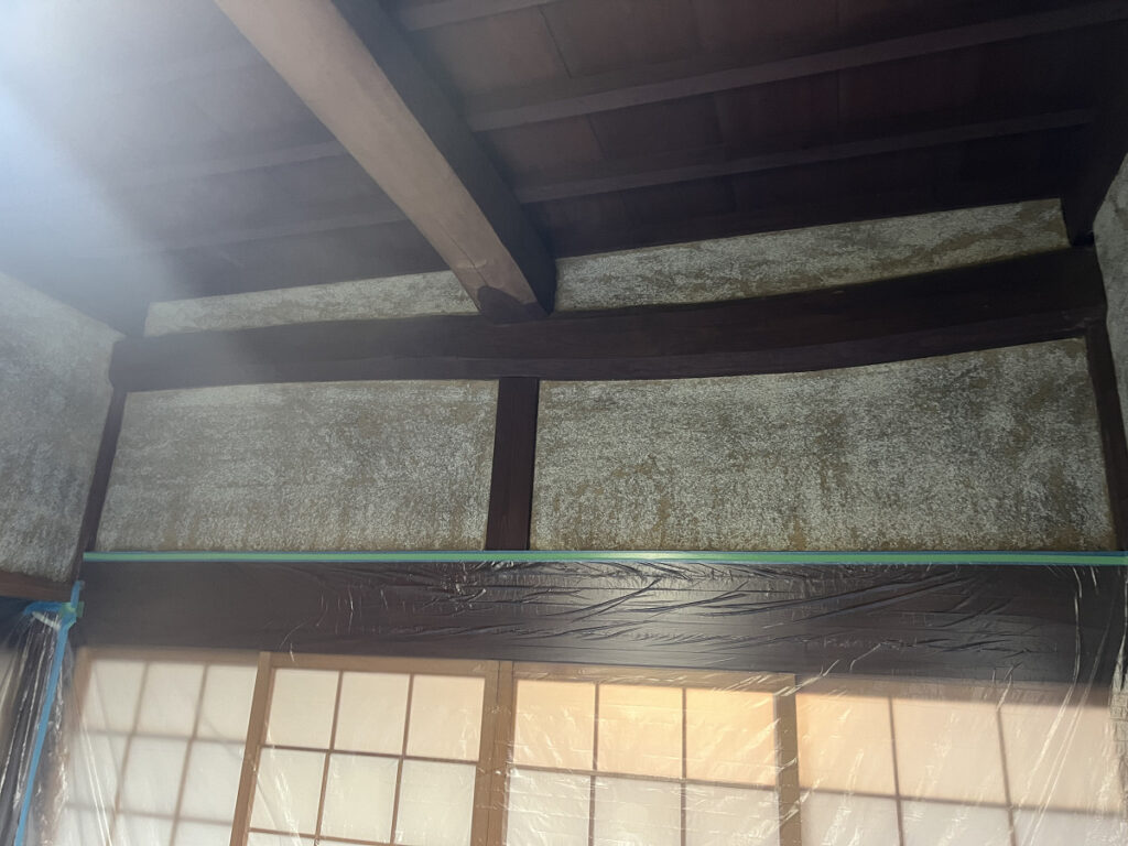 浮いている聚楽部分をめくる