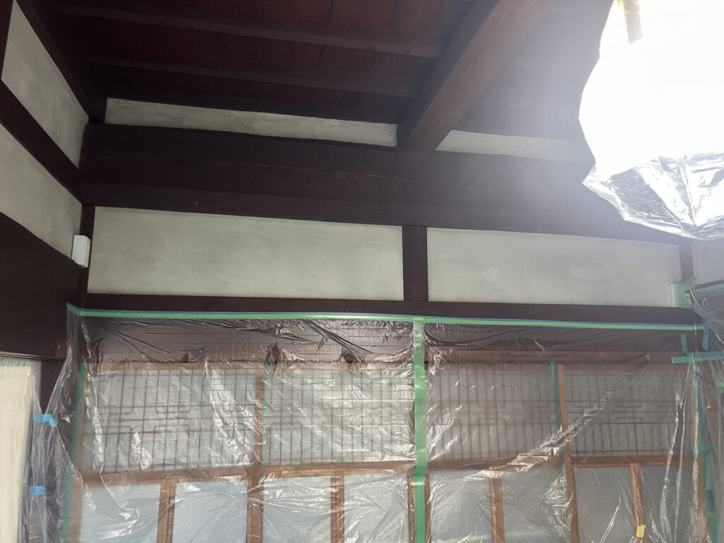 セメント系材料で薄く下塗り