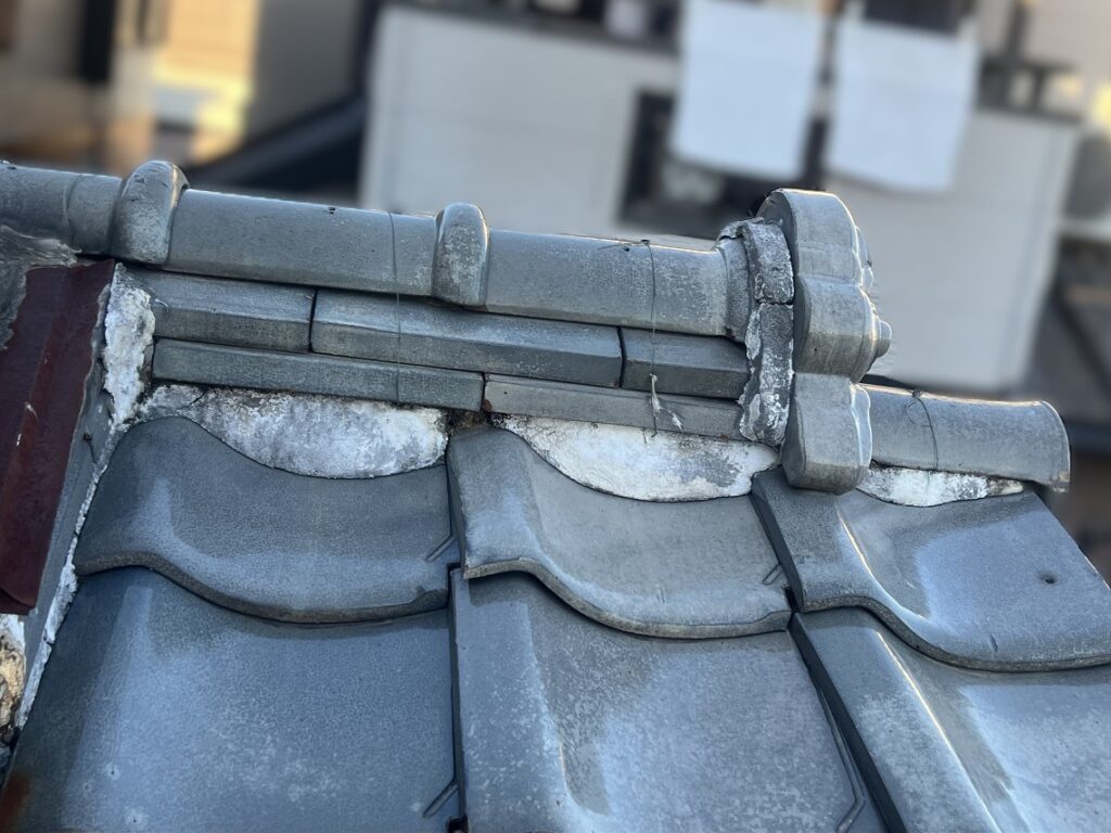 劣化した屋根のしっくい