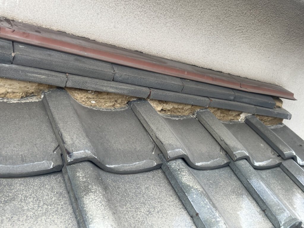 既存のしっくいを撤去