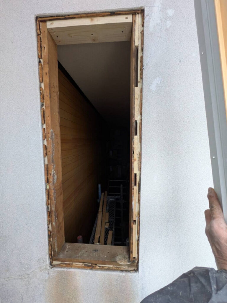 窓の撤去後