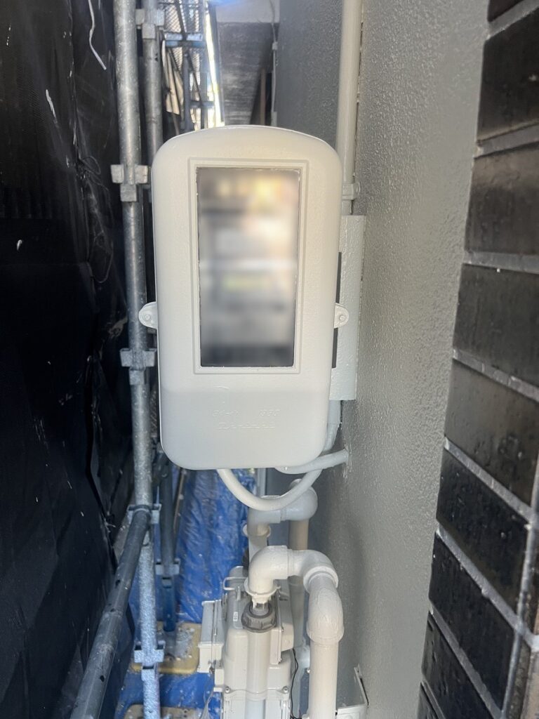 電気のメーターボックス、ガス管の塗装