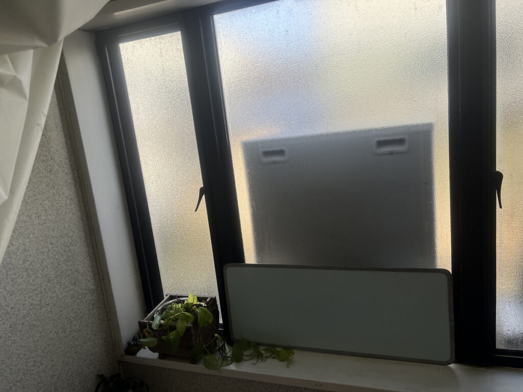 工事前の浴室窓